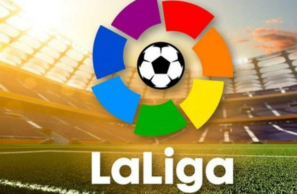 الدوري الإسباني: برشلونة وريال مدريد يستأنفان صراع اللقب باختبارين سهلين